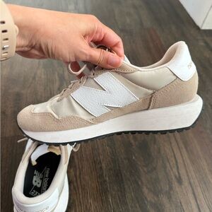 New Balance Women's Beige and White Sneakers- Size 6.5